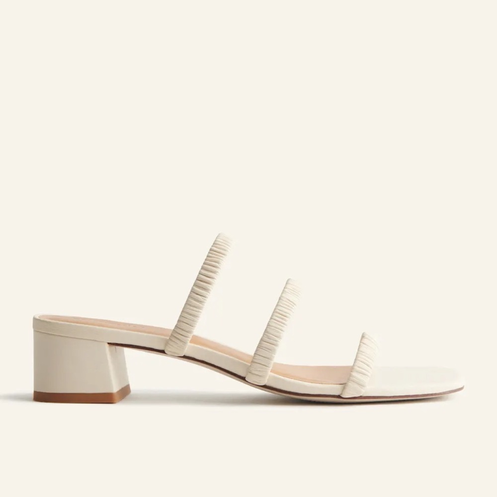 Reformation - Assunta ruched leather mules cream - US 9